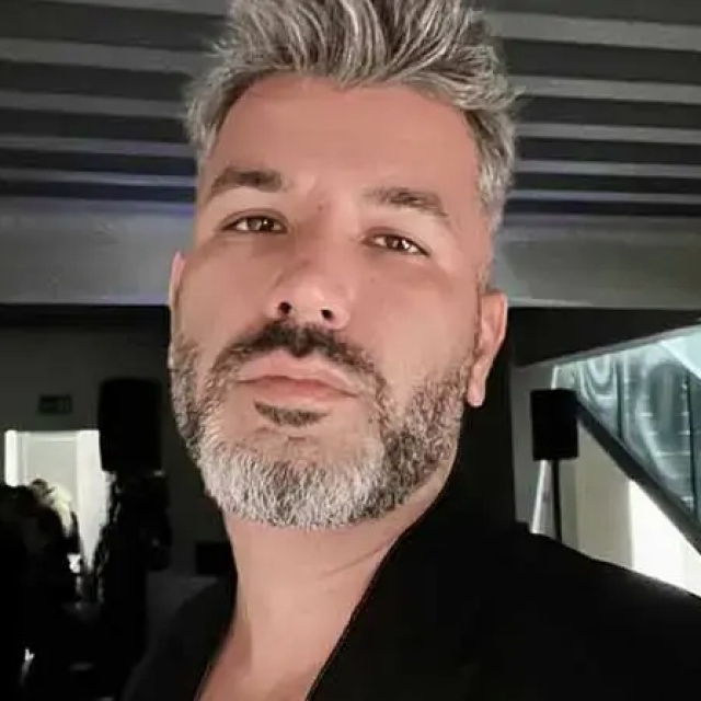 Tolga Akış kimdir?