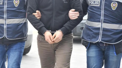 Yavru kediyi öldüren 2 cani için gözaltı kararı