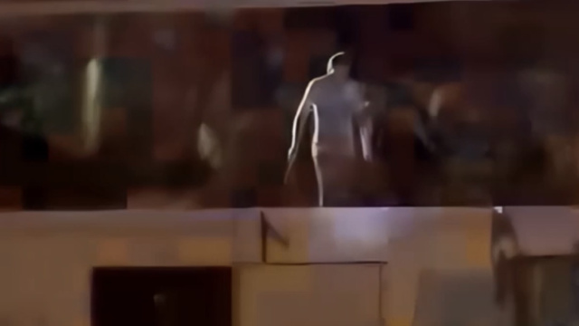 Hastane bahçesinde polise saldırı!