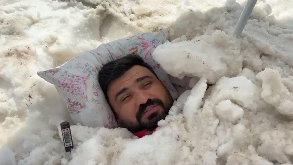 Yaz sıcağında kara gömüldü