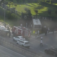 İETT otobüsü kaza yaptı
