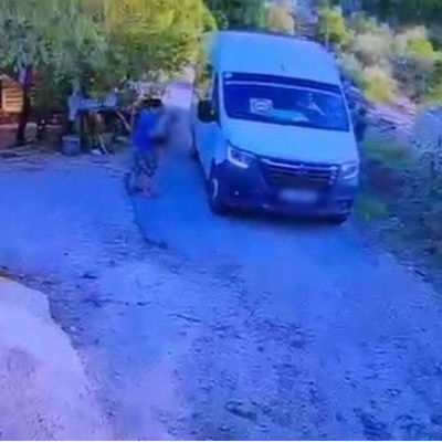 Babasının kullandığı minibüsün çarptığı çocuk öldü