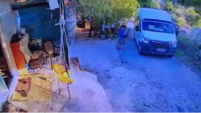 Babasının kullandığı minibüsün çarptığı çocuk öldü