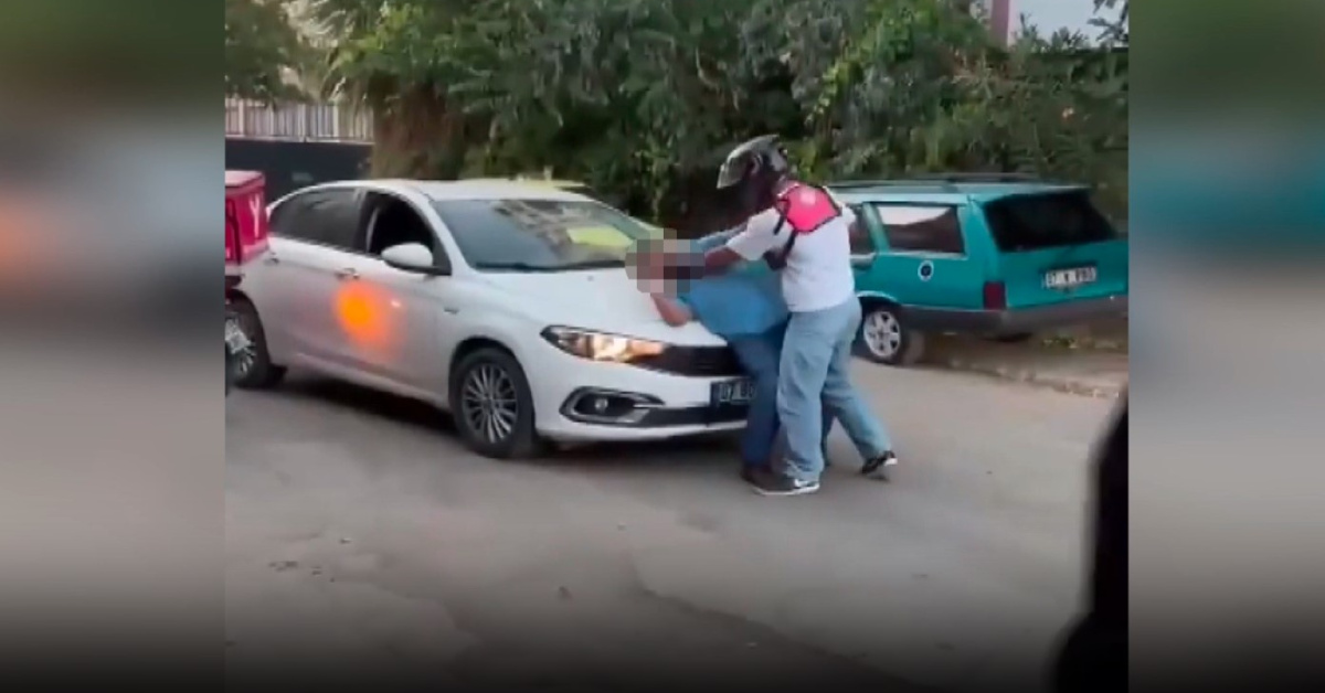 Kurye ile sürücü arasında yol kavgası: "Oğlum bas git"