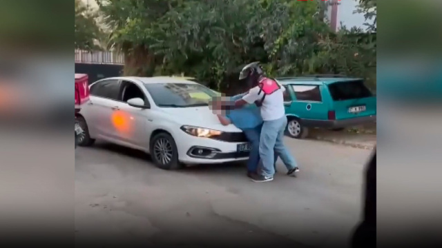Kurye ile sürücü arasında yol kavgası: "Oğlum bas git"