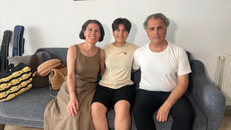 17 yaşında görme kaybı yaşayan kadın, kızını doğururken görme yetisini tamamen kaybetti