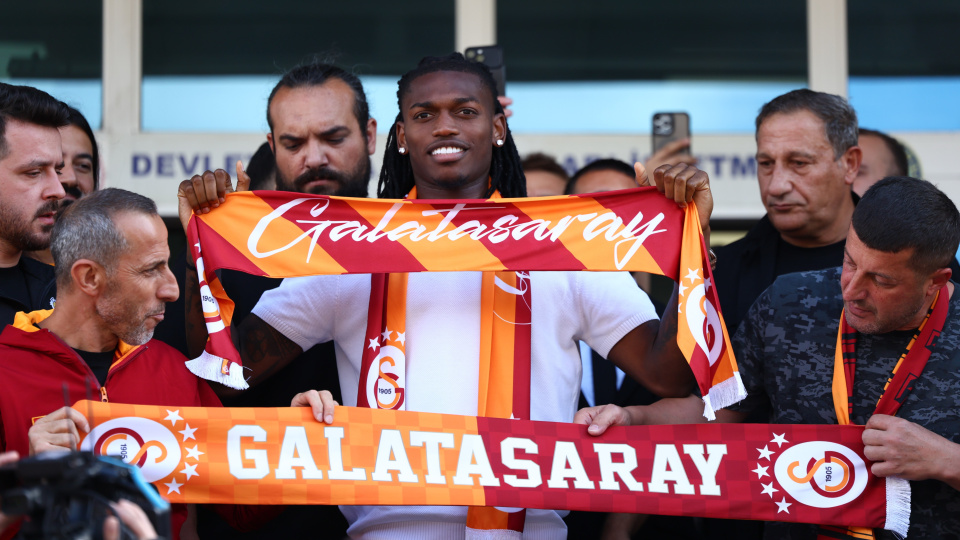 Rafael Leao, G.Saray için İstanbul'da!
