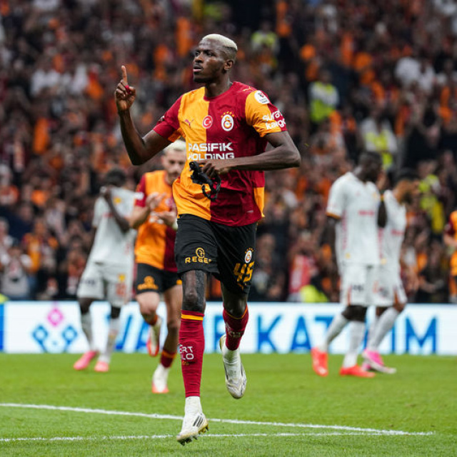 Victor Osimhen, ligdeki 5. golünü attı!