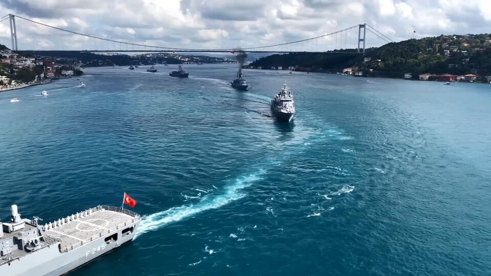 15 savaş gemisi İstanbul Boğazı'nda