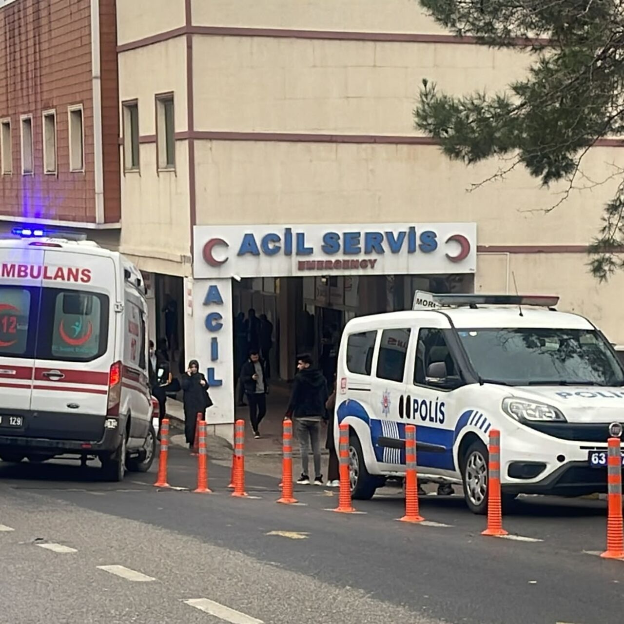 Akrabaların kavgasında 1 ölü, 3 yaralı haber görseli