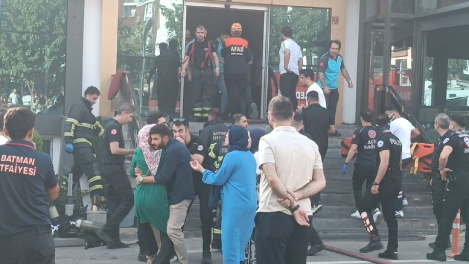 2 ölü, 10 yaralı! Spor salonunda yangın