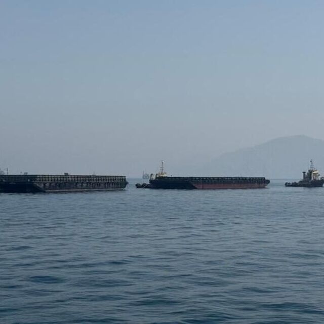 Hürmüz'de tanker vuruldu