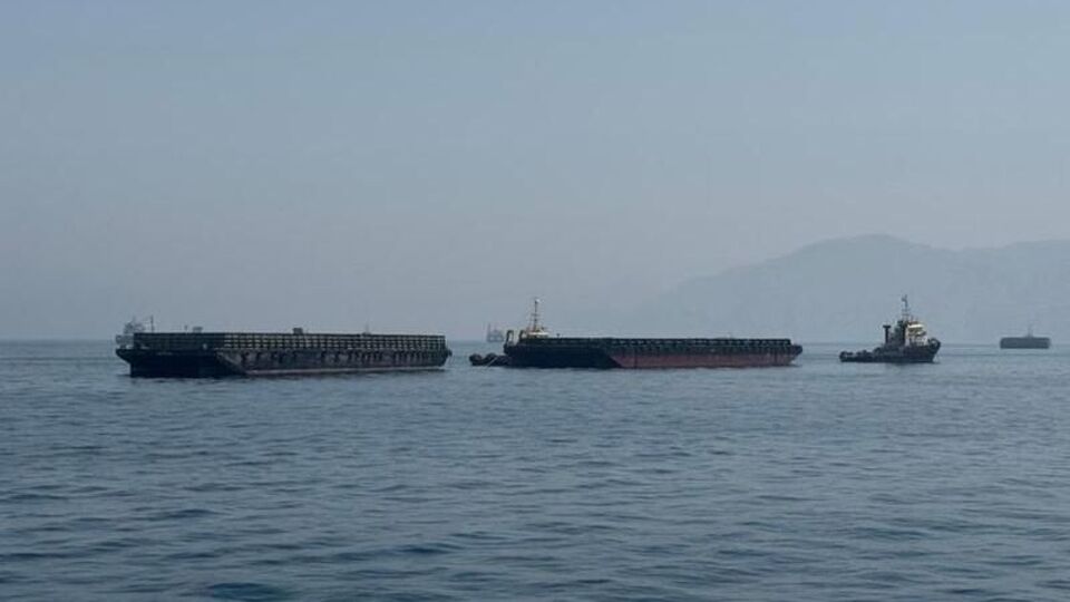 Hürmüz'de tanker vuruldu