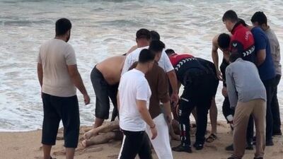 Kıyıda dalgaya kapılan adam öldü