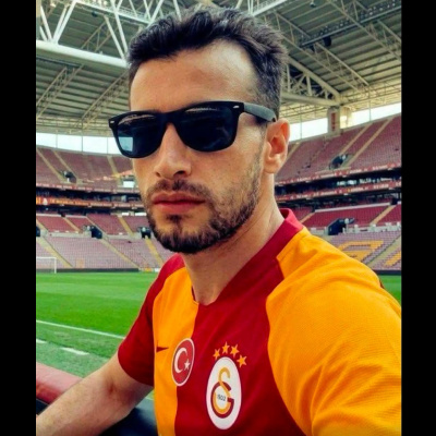 Restorandaki kavgayı ayırırken bıçaklandı!