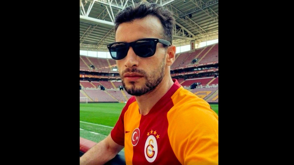 Restorandaki kavgayı ayırırken bıçaklandı!