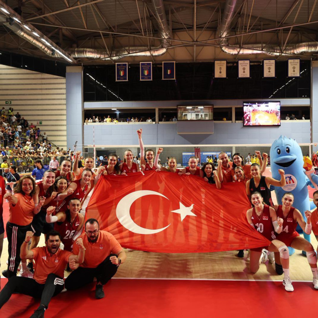Şampiyon milliler yurda döndü!