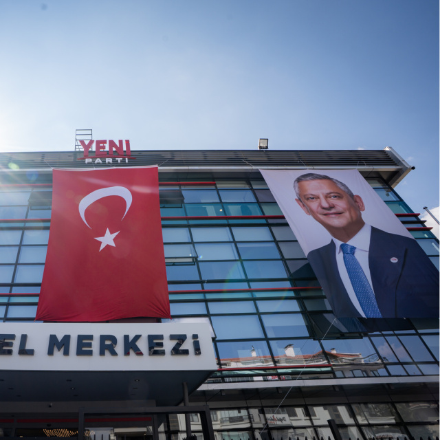 'YENİ Parti' yeni genel merkezinde