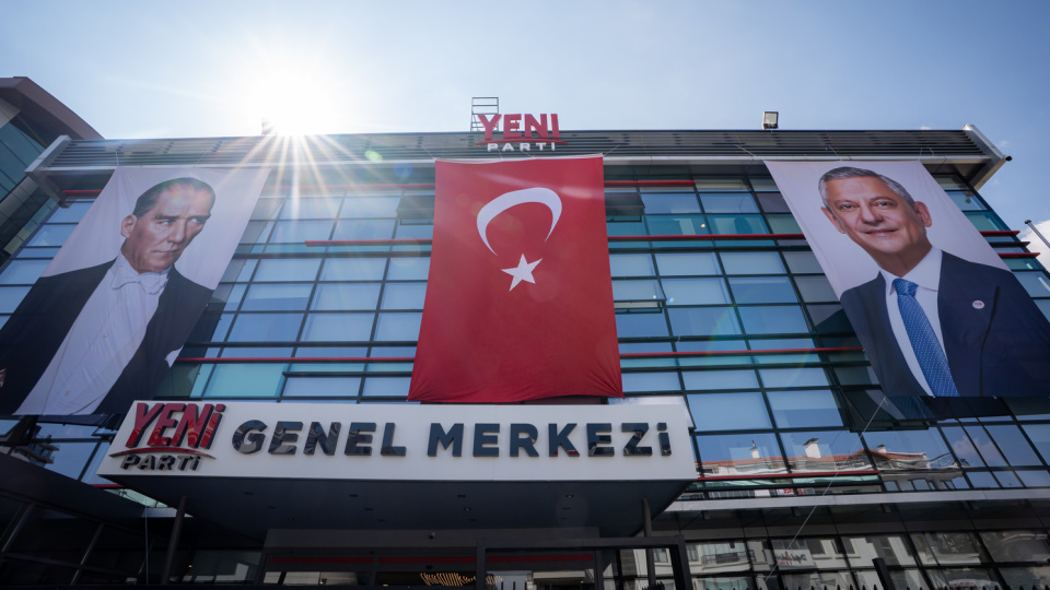 'YENİ Parti' yeni genel merkezinde