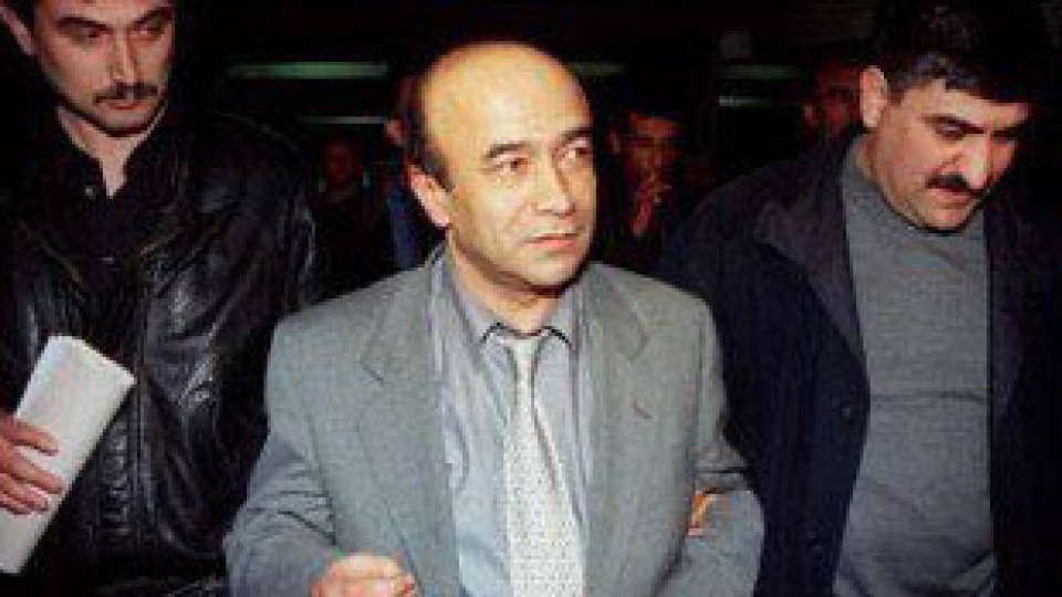 Oral Çelik öldü