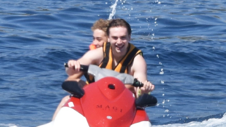 Jet-ski üzerinde hünerlerini sergiledi