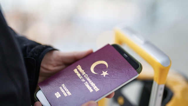 Pasaportu folyoya sarma alışkanlığı