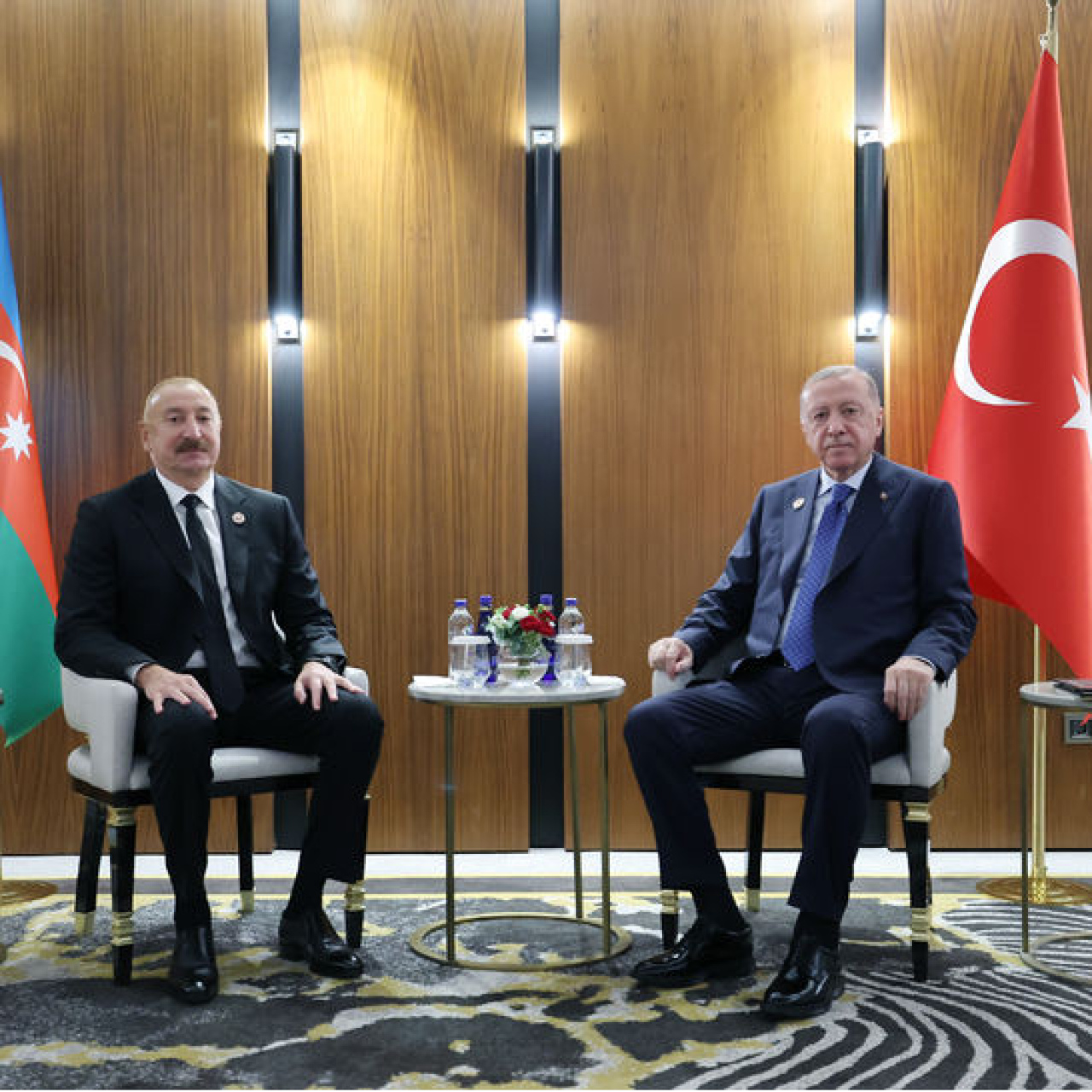 Aliyev ile bir araya geldi