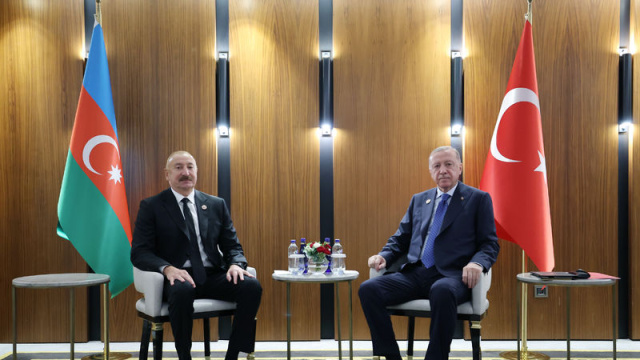 Aliyev ile bir araya geldi
