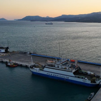 Girne'de alabora olan geminin iskelen ayrıldığı anlar!