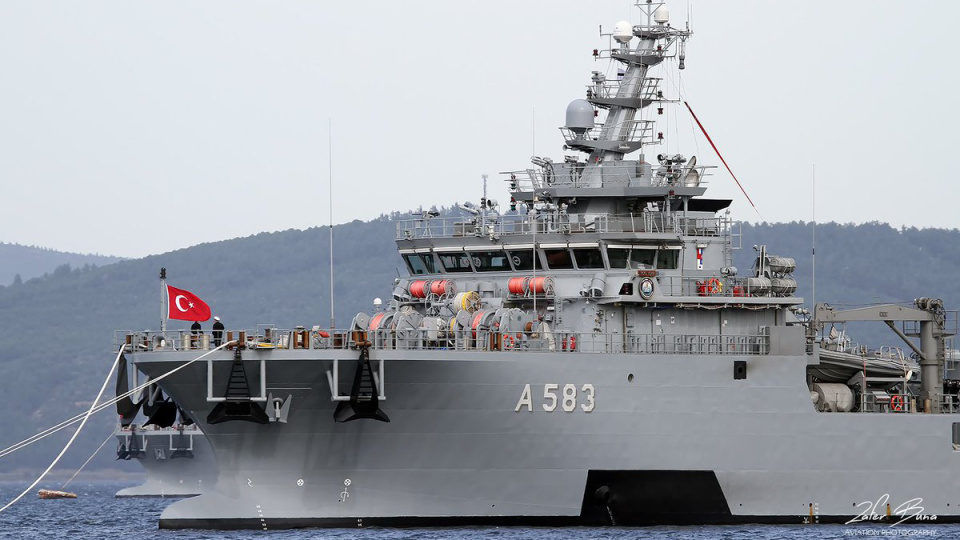 TCG Işın Gemisi, kayıp 20 kişiyi arıyor