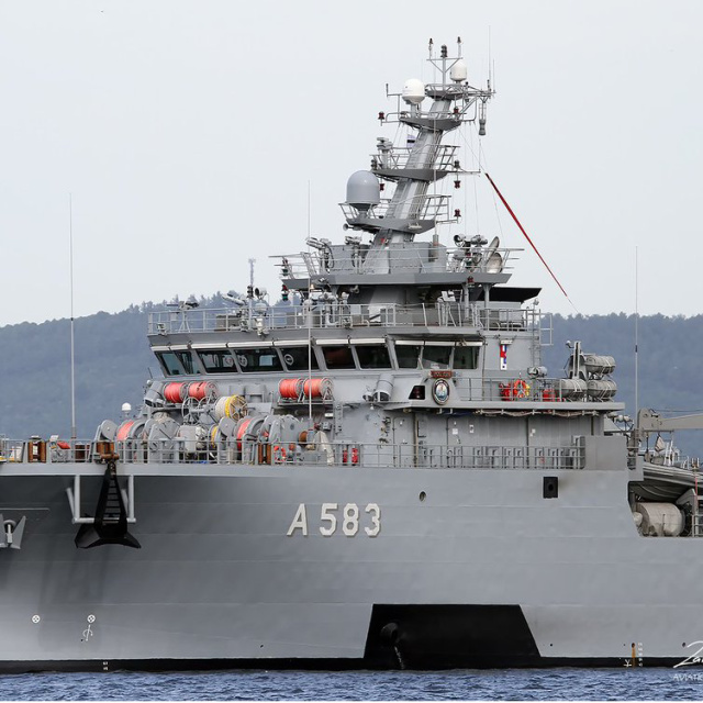 TCG Işın Gemisi, kayıp 20 kişiyi arıyor