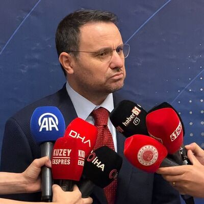 Yunan mevkidaşı ile görüştü