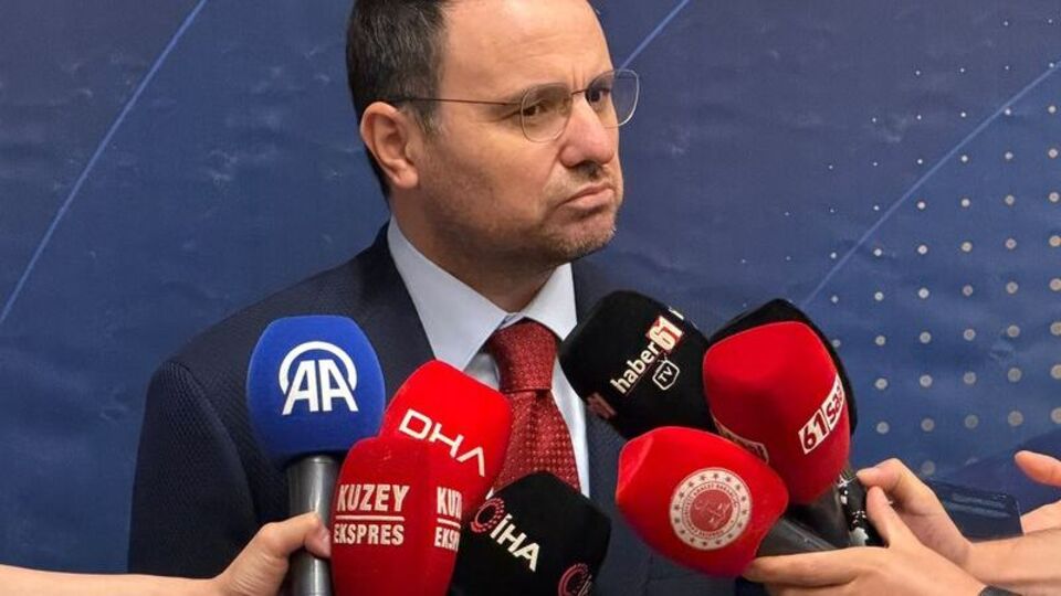 Yunan mevkidaşı ile görüştü
