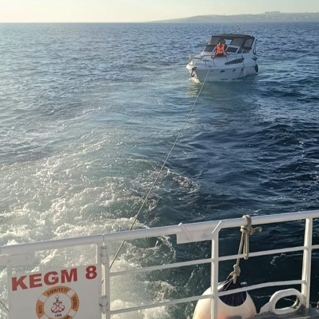 Beylikdüzü’nde sürüklenen tekne kurtarıldı