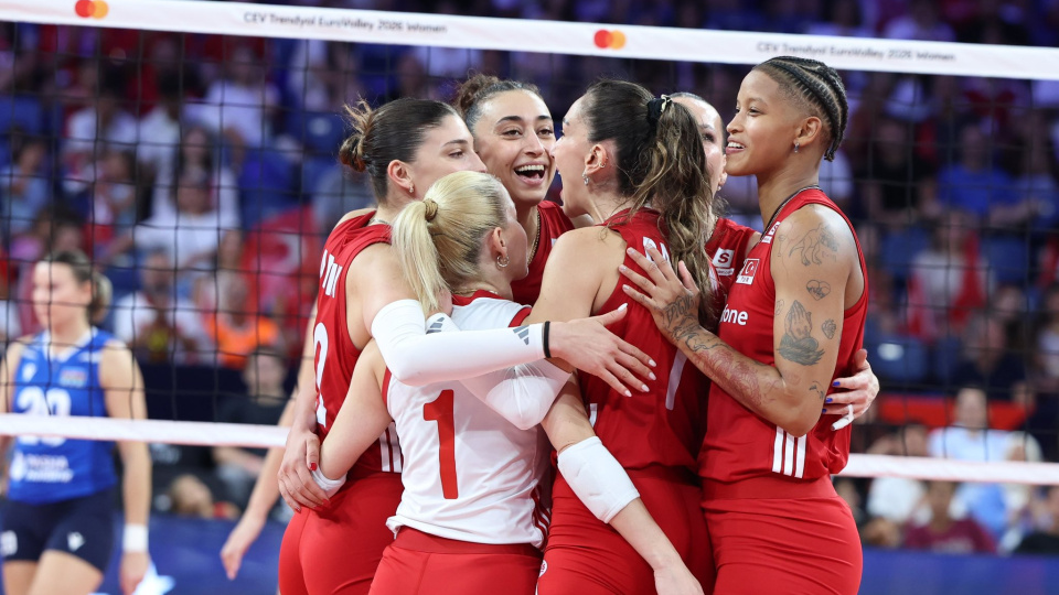 Sultanlar yarı final için parkede!
