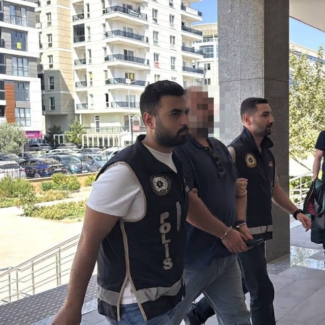 Meclis üyesine rüşvetten gözaltı
