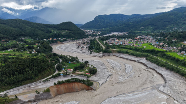 Nepal'deki yıkım böyle görüntülendi!