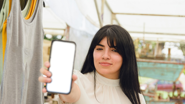 Telefonlarını sattılar, fuarda parasız kaldılar