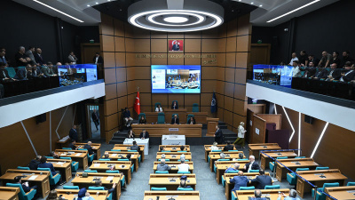 Üsküdar'da 4 CHP'li meclis üyesi AK Parti'ye katıldı