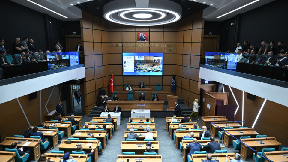 Üsküdar'da 4 CHP'li meclis üyesi AK Parti'ye katıldı