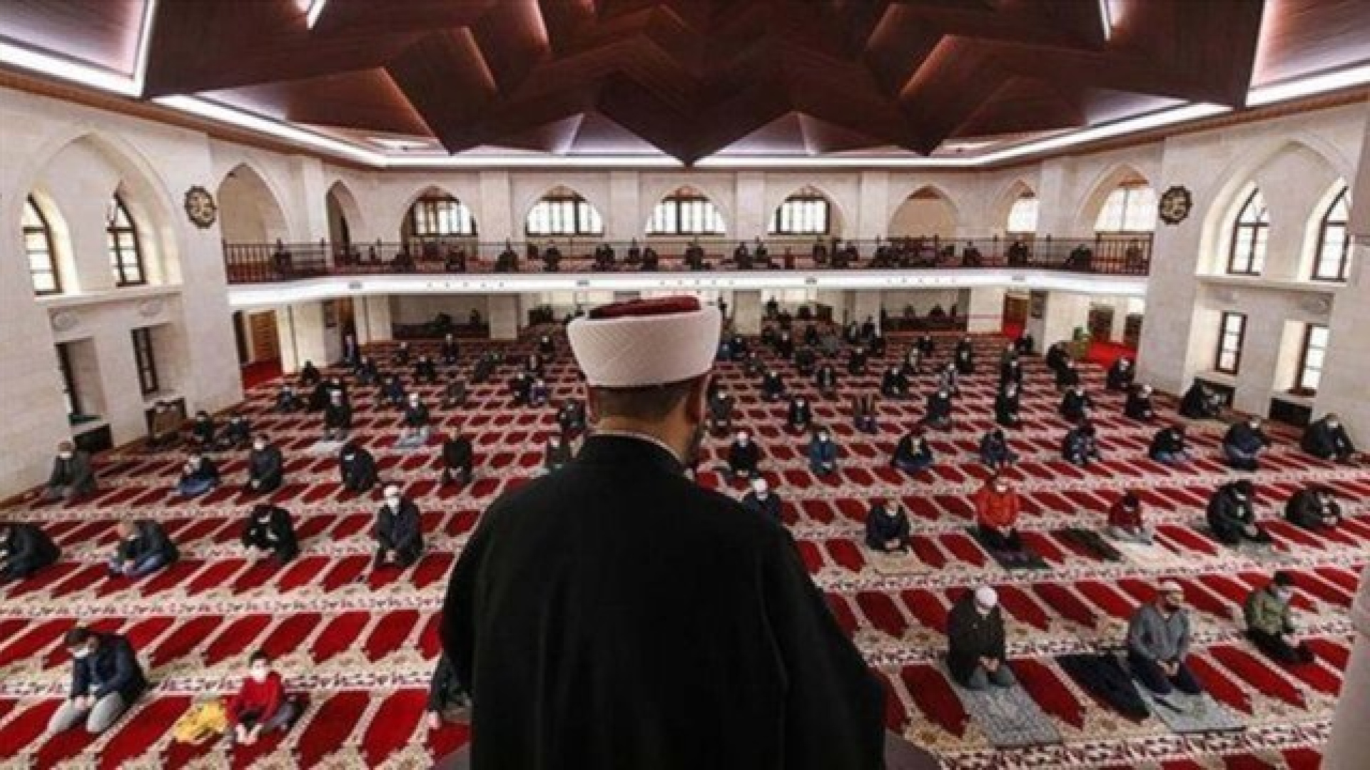 Cuma hutbesinde güzel ahlak mesajı haber görseli