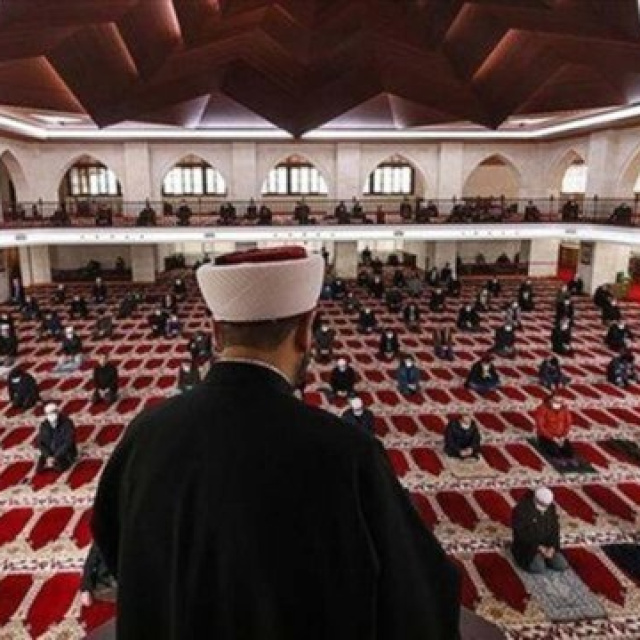 Cuma hutbesinde güzel ahlak mesajı