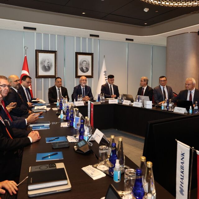 Halkbank, üçüncü halka arz için yatırımcılarla buluştu