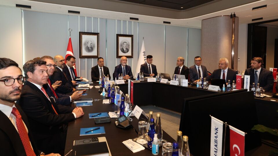 Halkbank, üçüncü halka arz için yatırımcılarla buluştu