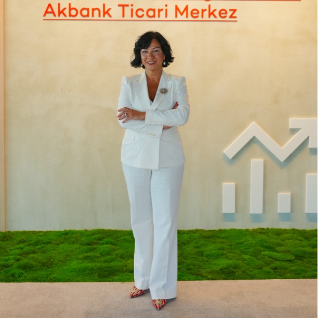 Akbank, ticari bankacılık hizmetlerini yeniden yapılandırıyor