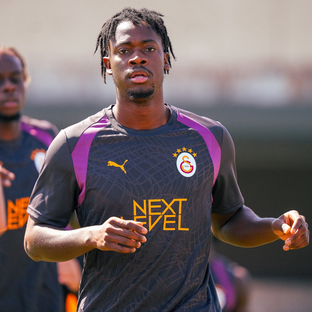 Galatasaray'da Bitshiabu ilk idmanına çıktı!