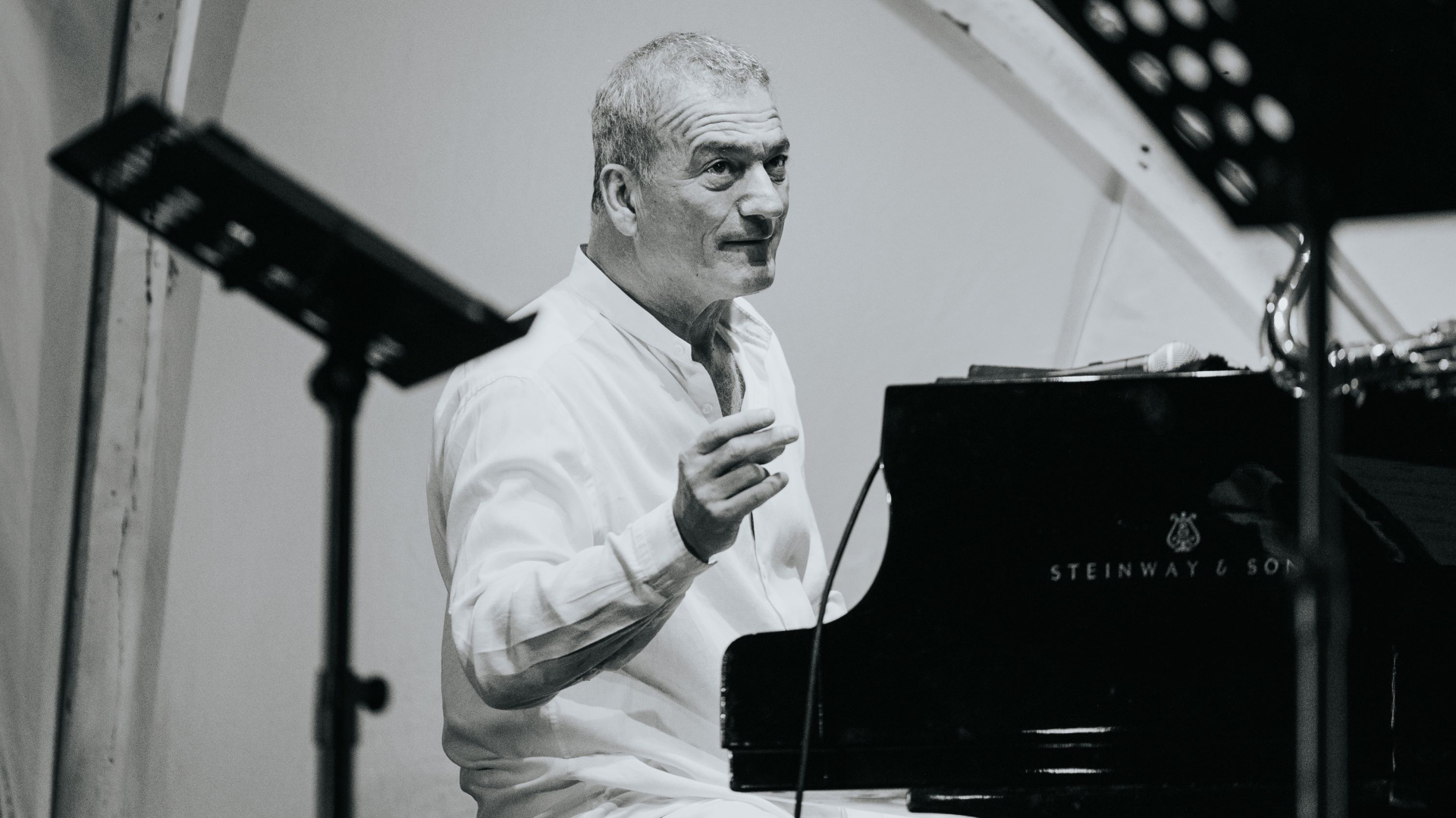 Kerem Görsev'in Müziksel Şöleni: Zorlu PSM'de Üçlü Konser