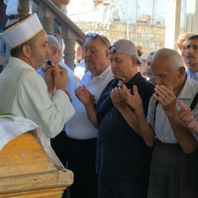 Yüzerken kalp krizi geçirdi!