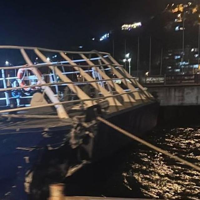Mudanya'da deniz otobüsü iskeleye çarptı