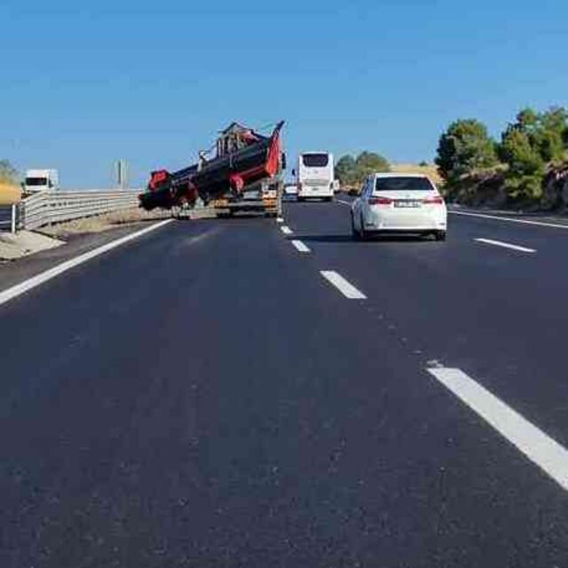 Otomobil karşı şeride uçtu: 1 ölü, 7 yaralı